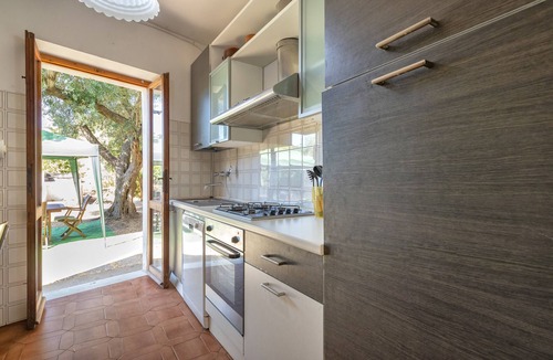 Sassari Villa | Independent Country Villa with Wi-Fi, Terrace & Garden