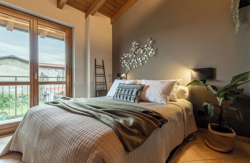 Somma Lombardo Apartment | INTERIOR 13 - Coffee, Wifi & 15 min to MXP - Cozy Apt with all the comforts