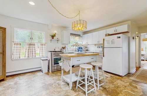 Cape Neddick House | Inviting Home Near the Ocean with a Deck, and Outdoor Fire Pit
