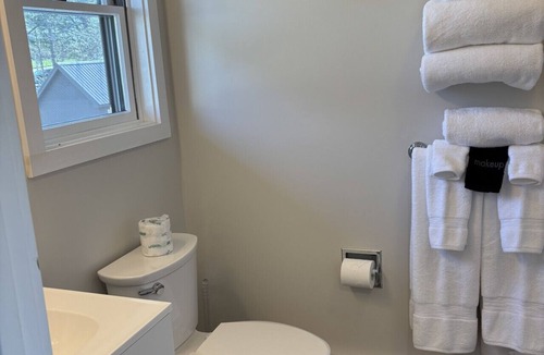 Greenville Junction Bed & Breakfast | Juniper Motel-Double Queen-18*ATV Access*Dock*Boat/Kayak Rental