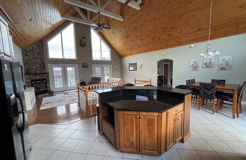 Derby Center House | Kid and Dog friendly 3-bedroom home with pool, fitness room, and privacy