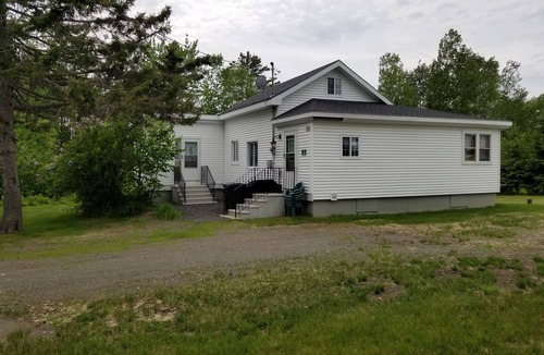 Sinclair House | L & R Lakeside Rentals- Sled/ATV & Fishing all within Footsteps of Long Lake