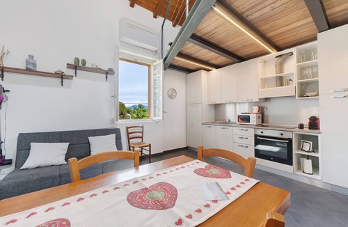 Angera Apartment | La Casa di Lillo Angera – Cozy Apartment Near Lakefront with Parking