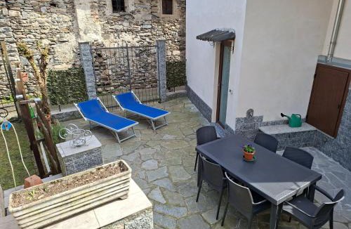 Brovello-Carpugnino House | La corte