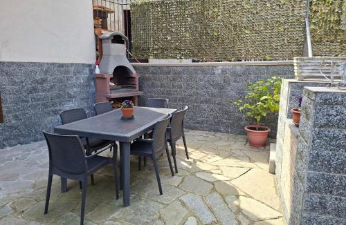 Brovello-Carpugnino House | La corte