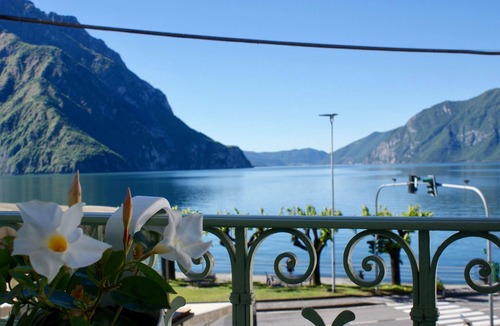 Castro Apartment | lake view' flat with water view