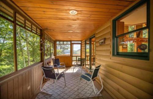 Bryant Pond House | Lake View House with Hot Tub, Sauna and Game Loft