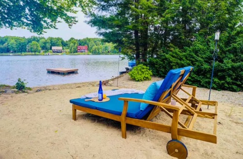 Barnstead Cabin | Lakefront Chalet: Hot tub, Kayaks, Central AC, Family-friendly