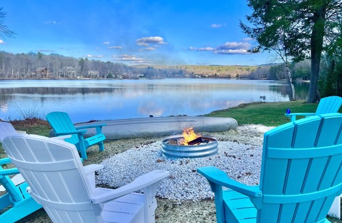 Barnstead House | Lakefront, gameroom,Air Conditioner,firepit, kayaks, canoes, frog mat,pedal boat