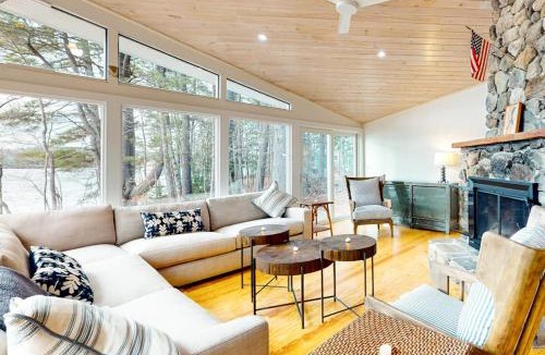 Nobleboro House | Lakefront house on Damariscotta Lake, perfect getaway