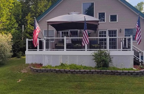 Lincoln House | Lakeside Luxury: Your Private Waterfront Escape