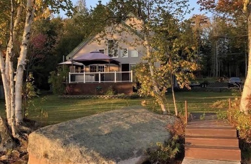 Lincoln House | Lakeside Luxury: Your Private Waterfront Escape
