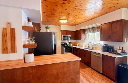 Greenville Junction Apartment | Lakeview, pet friendly apartment with lake access by the Juniper Motel
