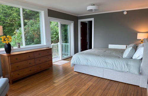 Dedham House | Light-filled lakefront home for up to 15 with private beach and dock near Acadia