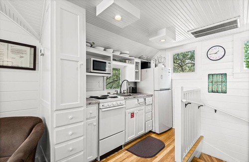 Seaside House | Located in Seaside - Sleeps 4