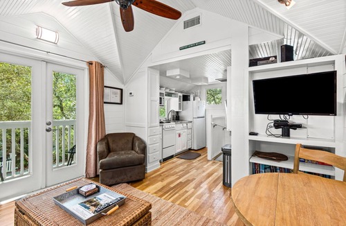 Seaside House | Located in Seaside - Sleeps 4