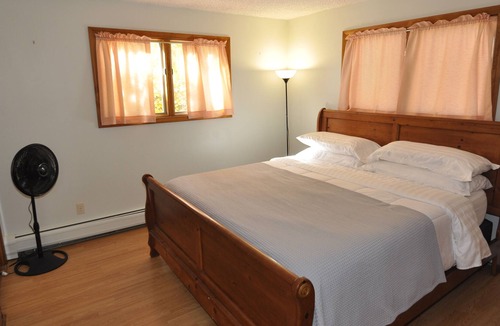 Holden Apartment | Lovely 2 bedroom apartment on Route 1A in Holden