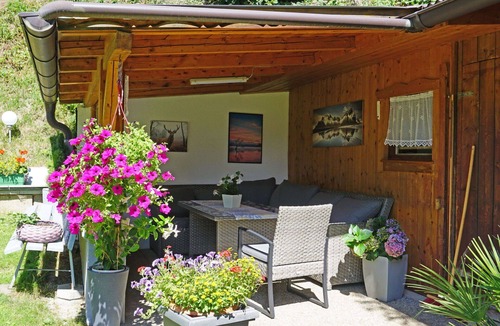 Wenns Apartment | Lovely apartment for 4 guests with WIFI, TV, patio and pets allowed