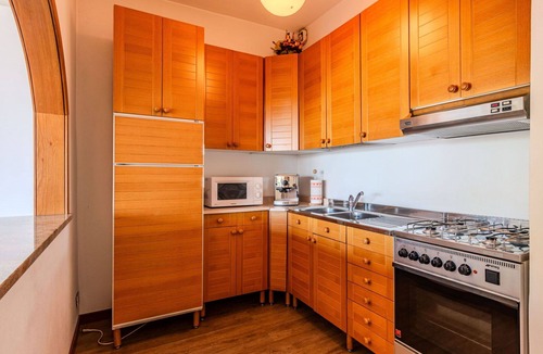Ispra Apartment | Lovely apartment for 4 people with A/C, WIFI, TV and terrace