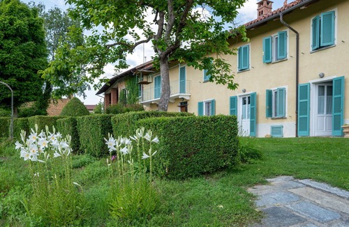 Cortazzone House | Lovely apartment in villa for 3 guests with pool, terrace and pets allowed