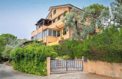Montescudaio Apartment | Lovely apartment for 4 guests with pool, WIFI, A/C, TV and patio