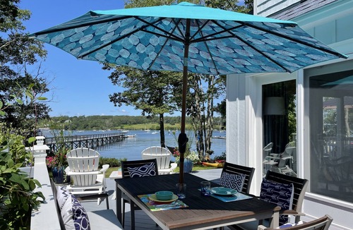 New Harbor House | Lovely waterfront cottage on Pemaquid Harbor. Weekly stays Saturday to Saturday.