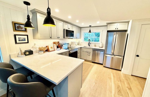 Fortunes Rocks Cottage | Luxurious Beachfront New England Cottage