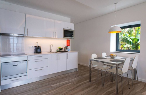 Arco da Calheta Apartment | Luxury-Apartment-Ensuite with Bath-Sea view-Villa Palmeira