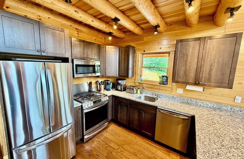 Gilead Cabin | Luxury Cedar Log Cabin near Sunday River with Mtn Views, Hot Tub & Game Room