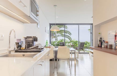 Arco da Calheta House | Luxury-House-Ensuite with Shower-Sea view-Casa Frangipani