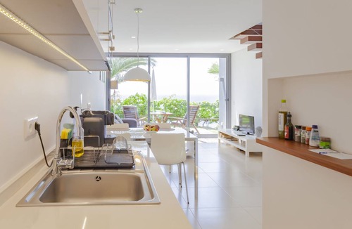 Arco da Calheta House | Luxury-House-Sea view-Ensuite with Shower-Casa Nenufar