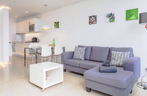 Arco da Calheta House | Luxury-House-Sea view-Ensuite with Shower-Casa Nenufar