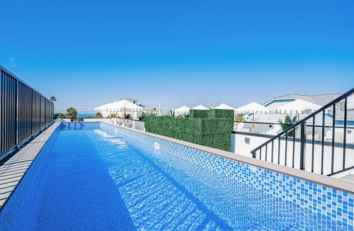 Indian Rocks Beach Villa | MILOS Beach House-NEW Luxe Haven Steps from BEACH -NEW ROOFTOP POOL 36 FT LONG
