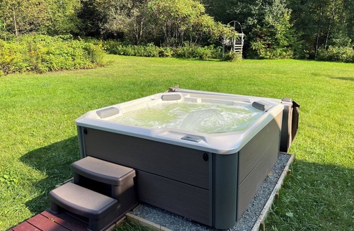 Bakersfield Cabin | Modern 3-BD mountain cabin with hot tub, loft & deck in Northern Vermont