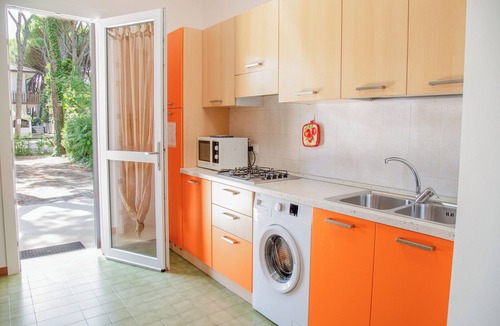 Eraclea Mare Apartment | Modern accommodation with a lovely patio