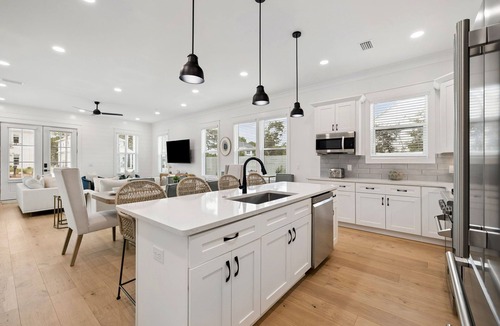 San Juan House | Modern Pet-Friendly Retreat for Families w/2 Bunk Rooms | Brand New Pool!