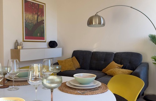 Borgo San Leonardo Apartment | Modern two-room apartment central borfuro kitchen living room design