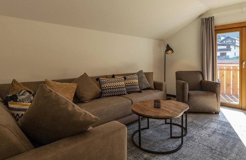 Tschagguns Apartment | Moderne und Urige Penthouse Ferienwohnung für 8 Personen in der Drei Türme