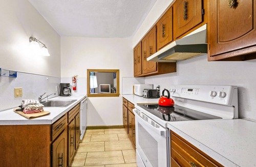 Stoneham Cabin | Mountain Magic | 2BR Condo w/Balcony & Fireplace
