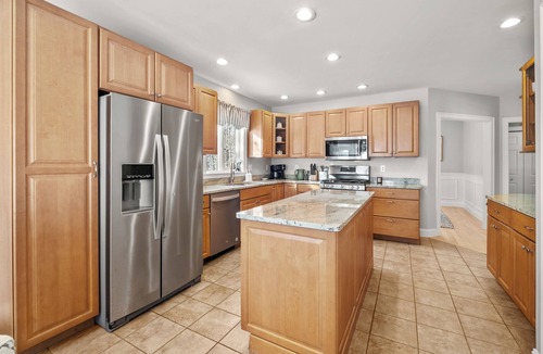 Cape Neddick House | Near Nubble Lighthouse | Walk to Beach | Ocean Views | Rooftop | Sleeps 10
