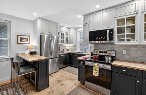 Dresden Apartment | NEW! Forest Backdrop | Midcoast Maine | Quiet Escape