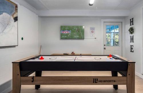 Largo House | NEW Waterfront Heated Pool Dogs Allowed Near Beach Family
