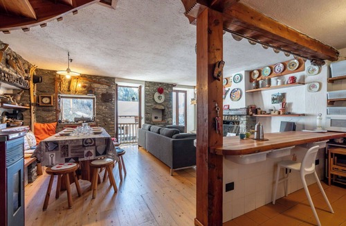 Pre-Saint-Didier Apartment | Nice apartment for 7 guests with WIFI, TV, balcony and pets allowed