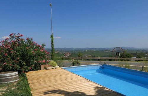 La Morra Apartment | Nice apartment for 2 guests with WIFI, pool, TV, patio and pets allowed