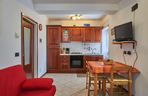 Trezzone Apartment | Nice apartment for 7 guests with WIFI, TV, terrace and pets allowed