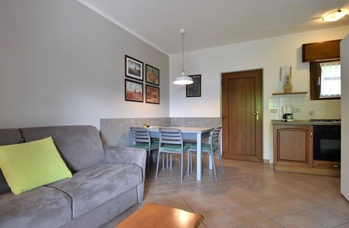 Vesta House | Nice apartment in villa for 5 people with WIFI, TV, terrace and pets allowed