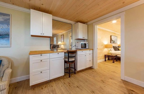 Lubec House | OCEANFRONT LOT ON 13 ACRES, 4-bedroom house with WiFi near Lubec lighthouse