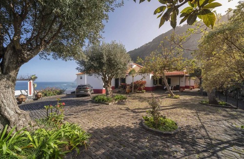 Ponta Delgada House | On the North Coast, by the sea - Casa do Terreiro