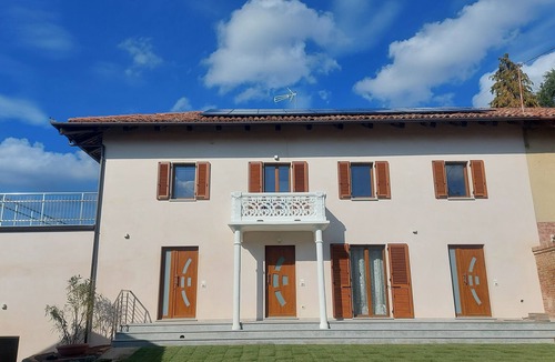 Govone Apartment | Orchid Roero Sunsetfor couples families groups to visit Roero and Langhe