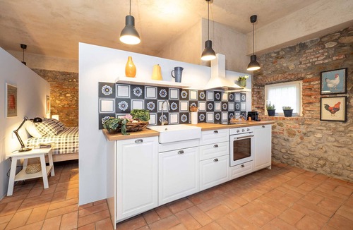 Cressa Apartment | Peaceful Apartment with Garden in Farmhouse Resort